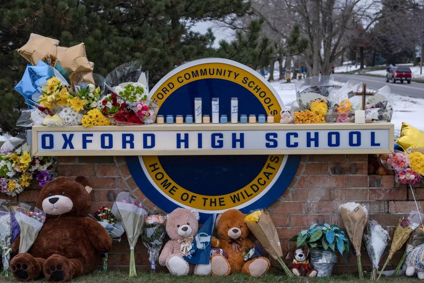 Memorial at Oxford High School (Alamy)