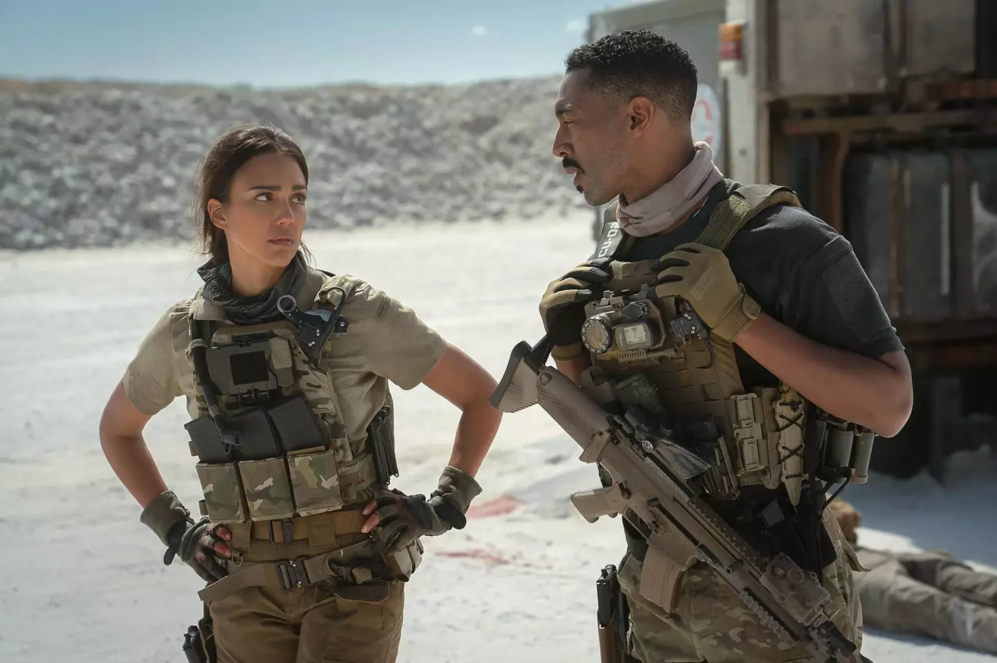 Jessica Alba plays Parker in Trigger Warning. (Netflix)