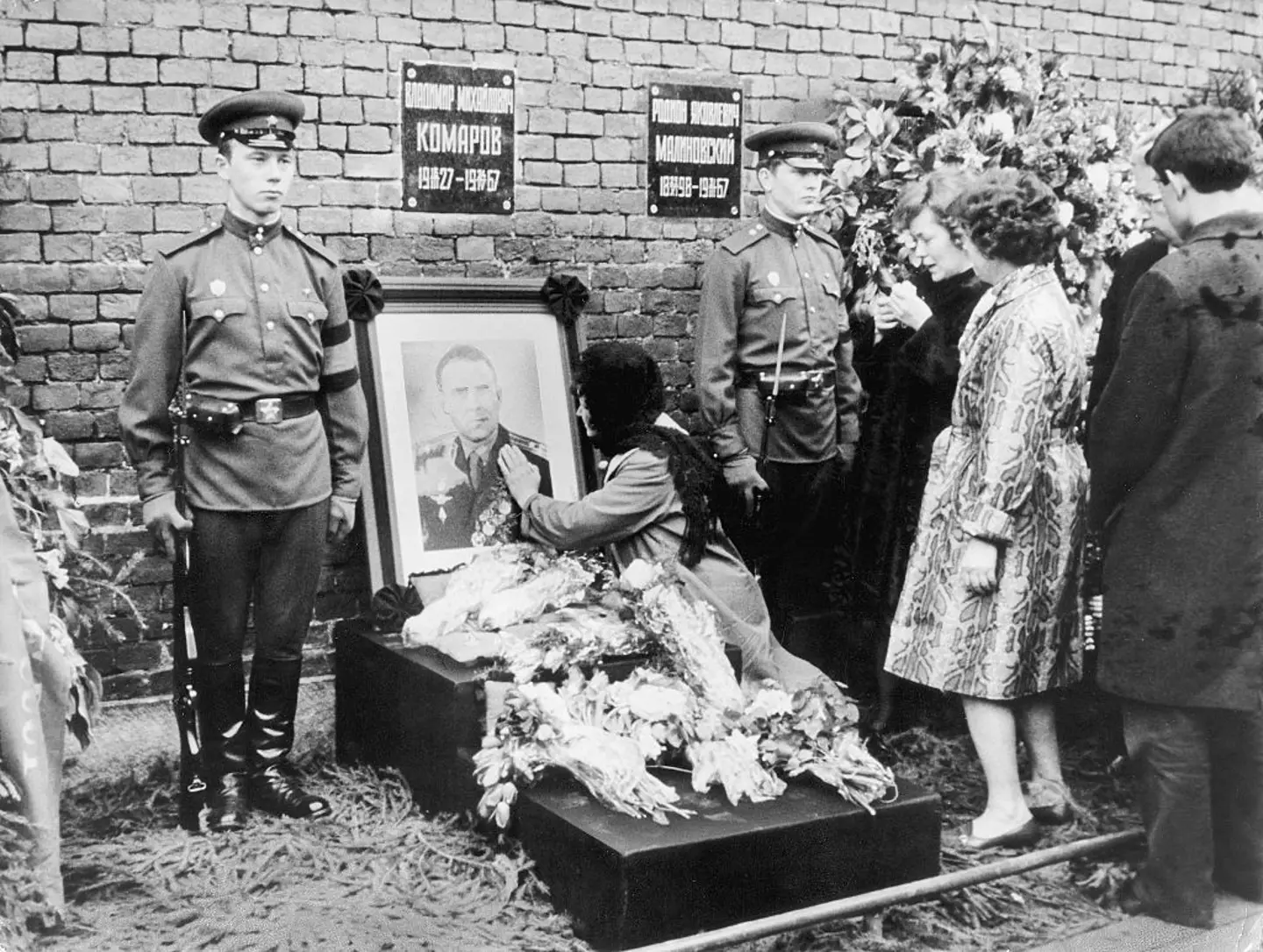 People mourning the death of Vladimir Mikhaylovich Komarov (ullstein bild/ullstein bild via Getty Images)