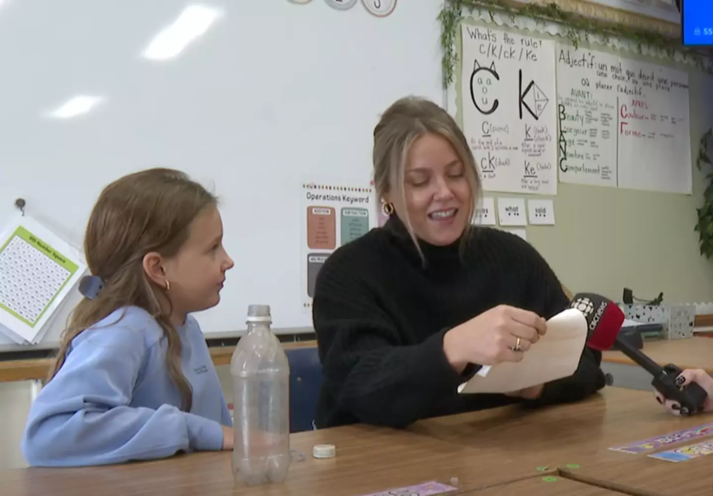 Makenzie Van Eyk read her 26-year-old letter out to her daughter who goes to her school(CBC)