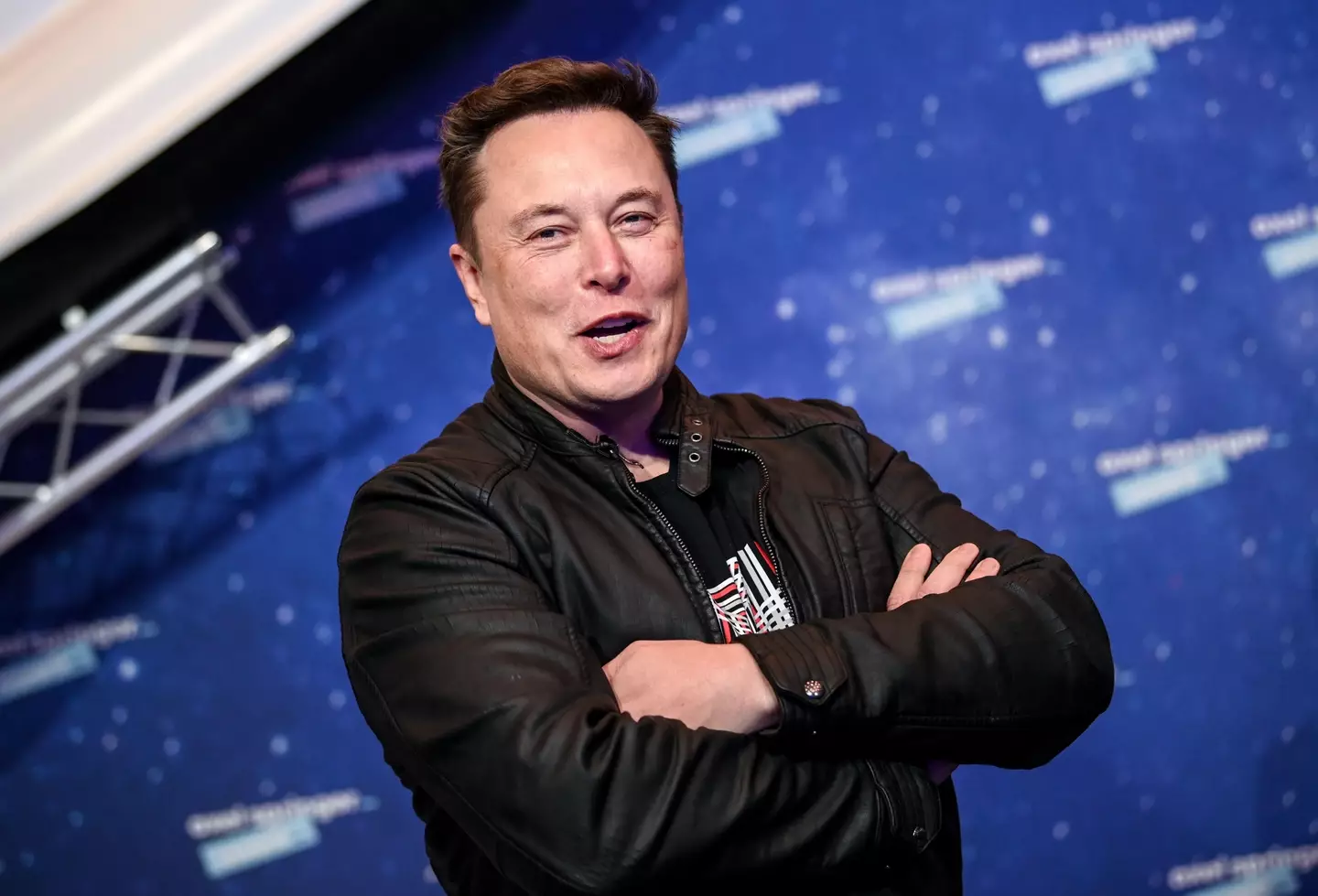 Elon Musk briefly dated Amber Heard.