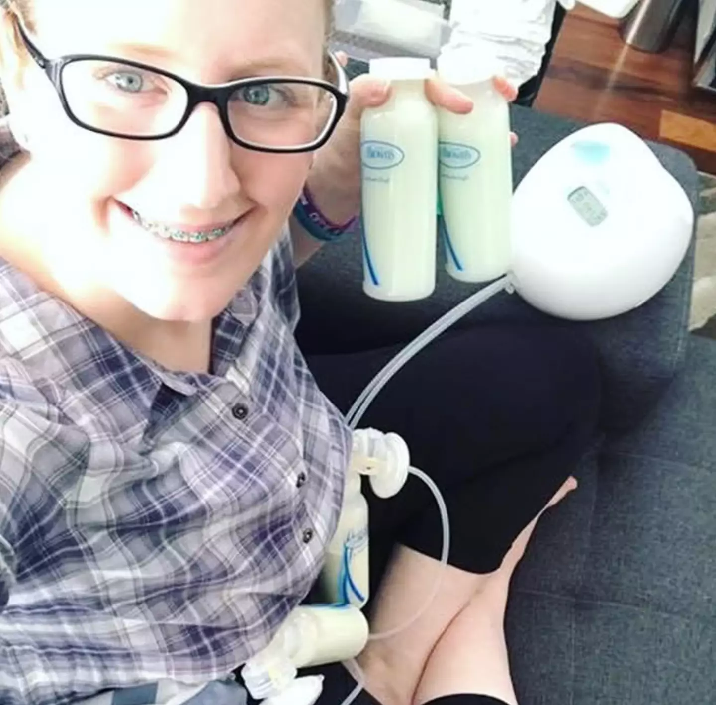 Elisabeth Anderson-Sierra has a rare condition that causes her to overproduce milk (oneounceatatime/Instagram)