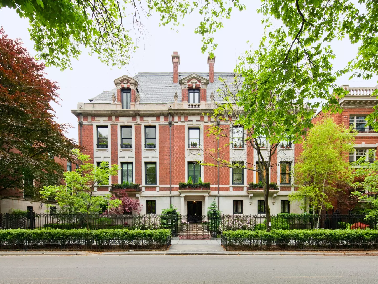 According to Saginor, there were offcuts of the Playboy mansion created by her father and his friends to 'lure young girls in'.