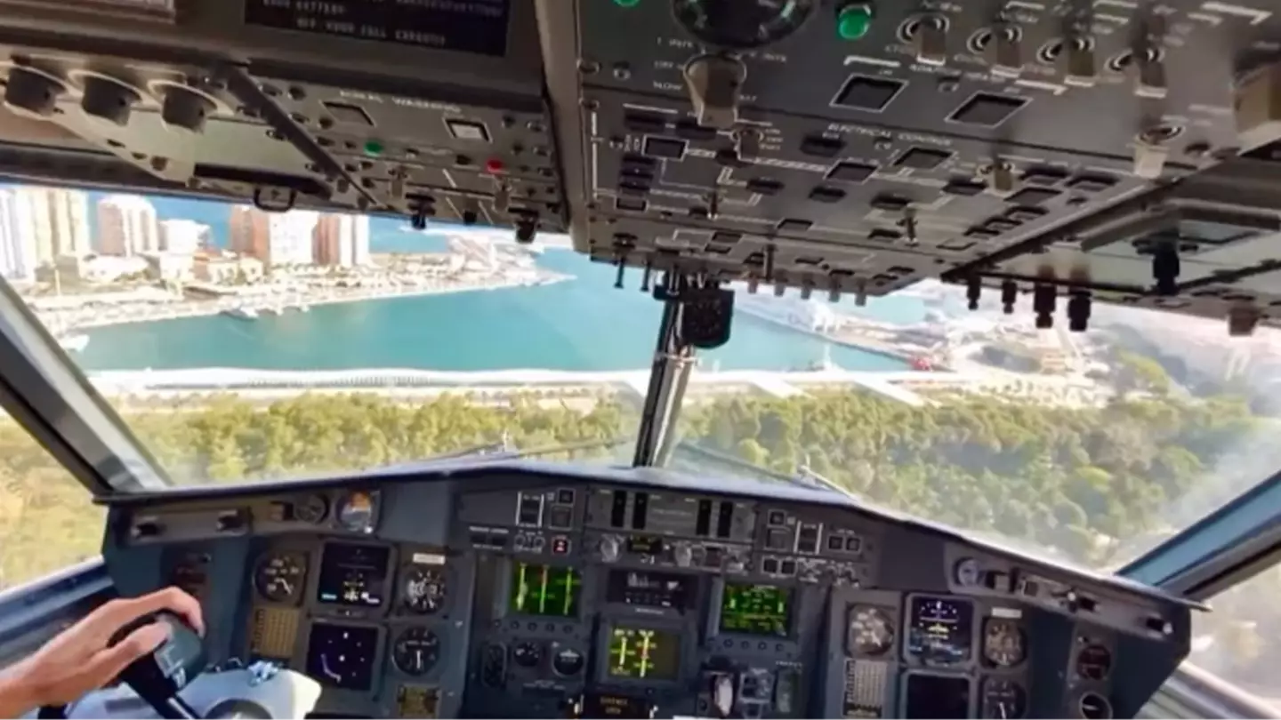 People left 'terrified' after seeing 'absurd' footage of what firefighting pilots see while in cockpit
