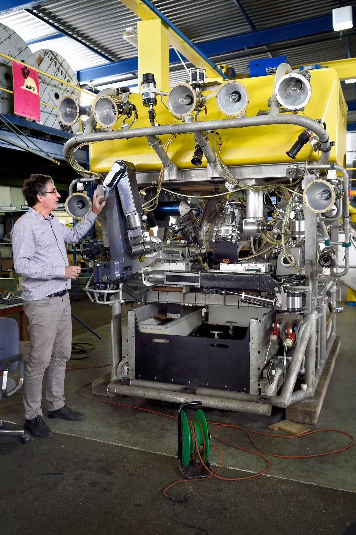 It's thought the Victor 6000 is the best chance of rescuing the Titan.