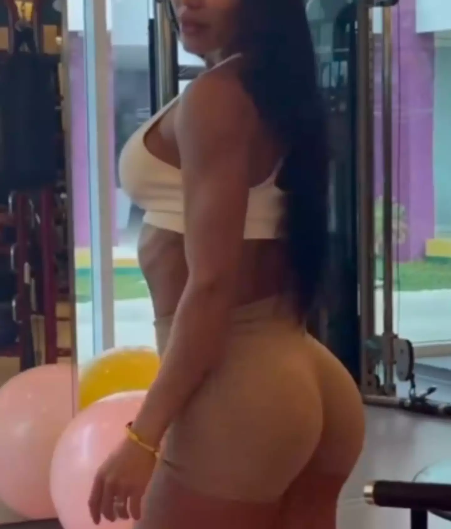 She regularly filmed content in gyms (TikTok)