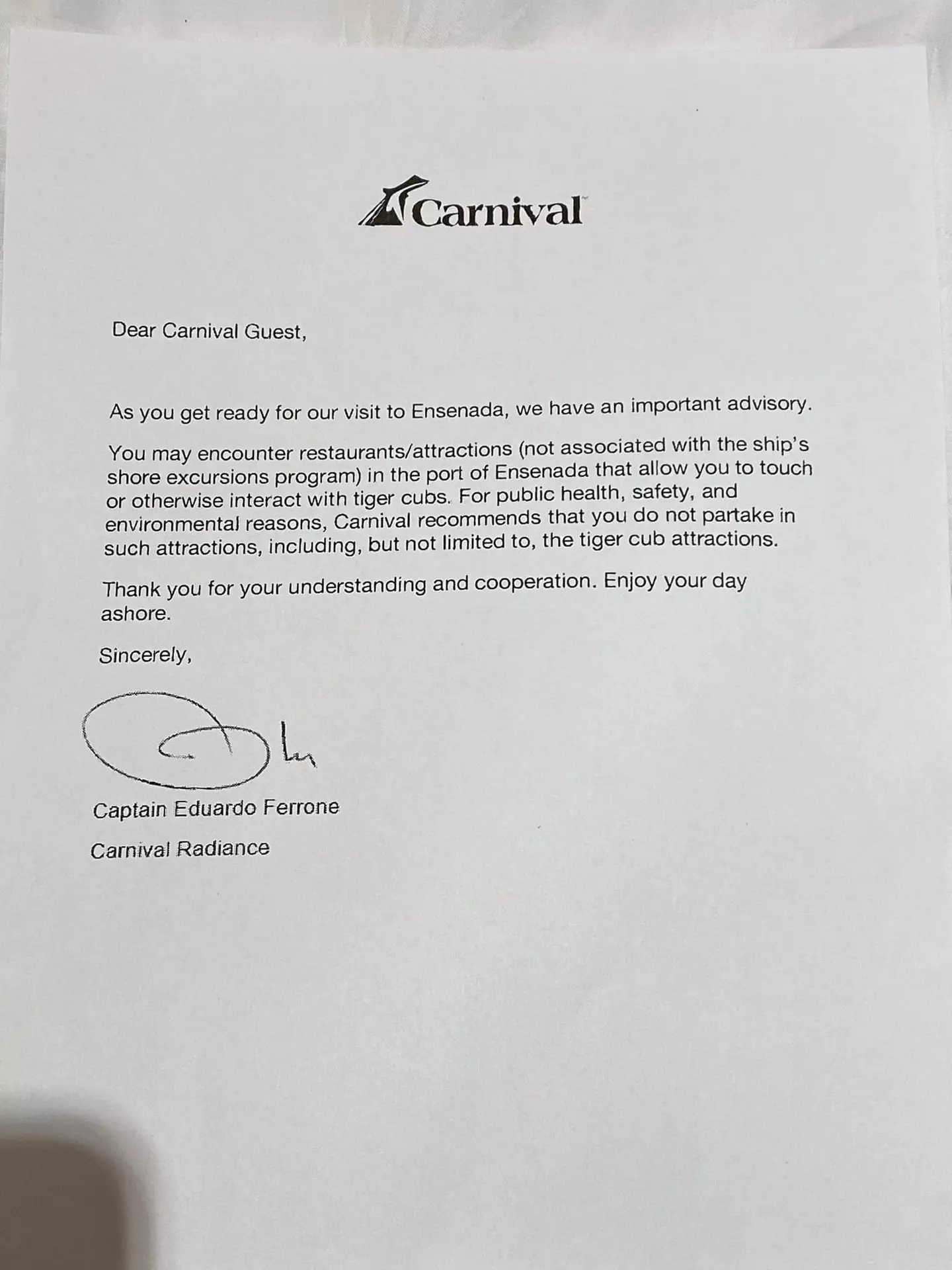 A cruise ship guest shared the photo of the letter on Reddit. (OMGLMAOWTF_com/Reddit)