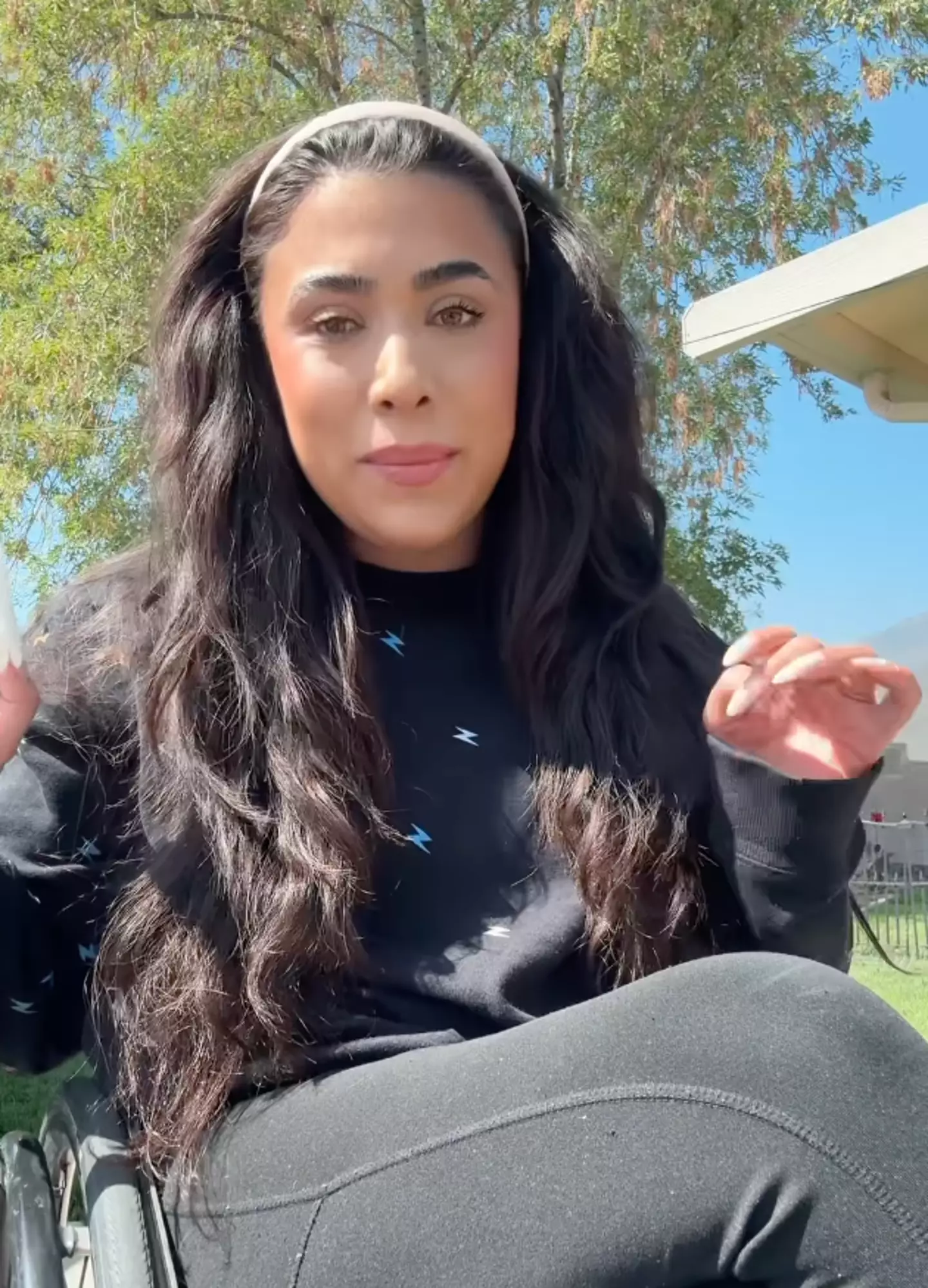 The beauty vlogger explained how she can go to the bathroom anywhere (Instagram/@uwalk_iglide)