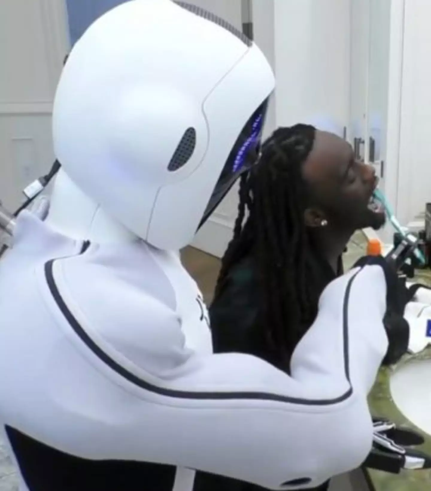 That's one way to get your teeth brushed (X/Kai Cenat)