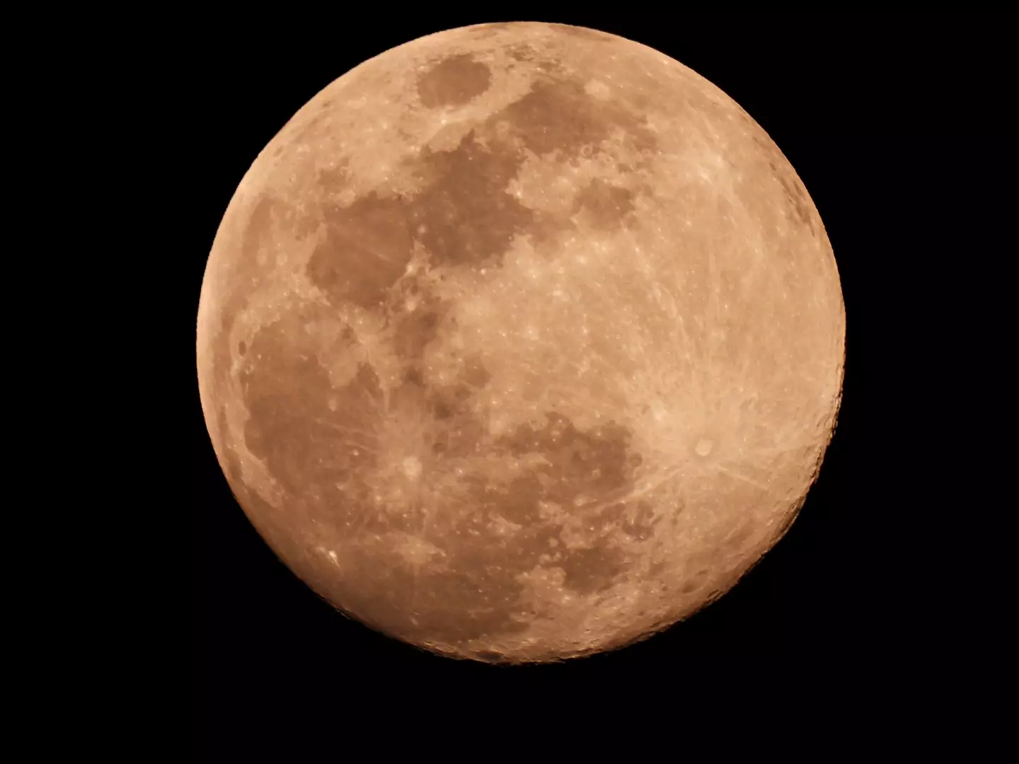 January's supermooon will outshine the first meteor shower of the year (Sandi Smolker/Getty Images)