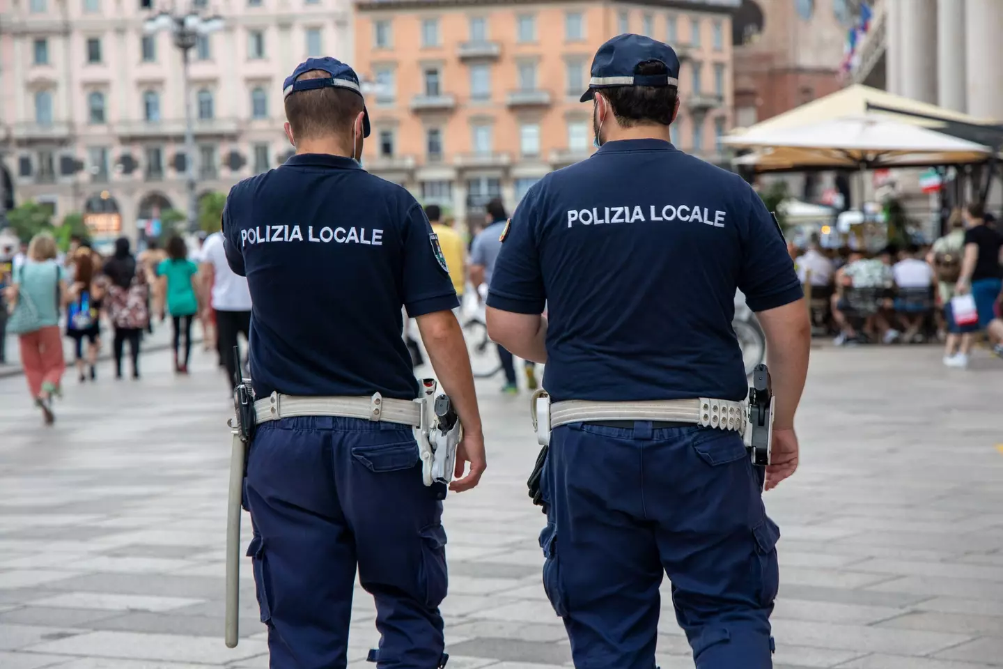 Italian police officers (Alamy)