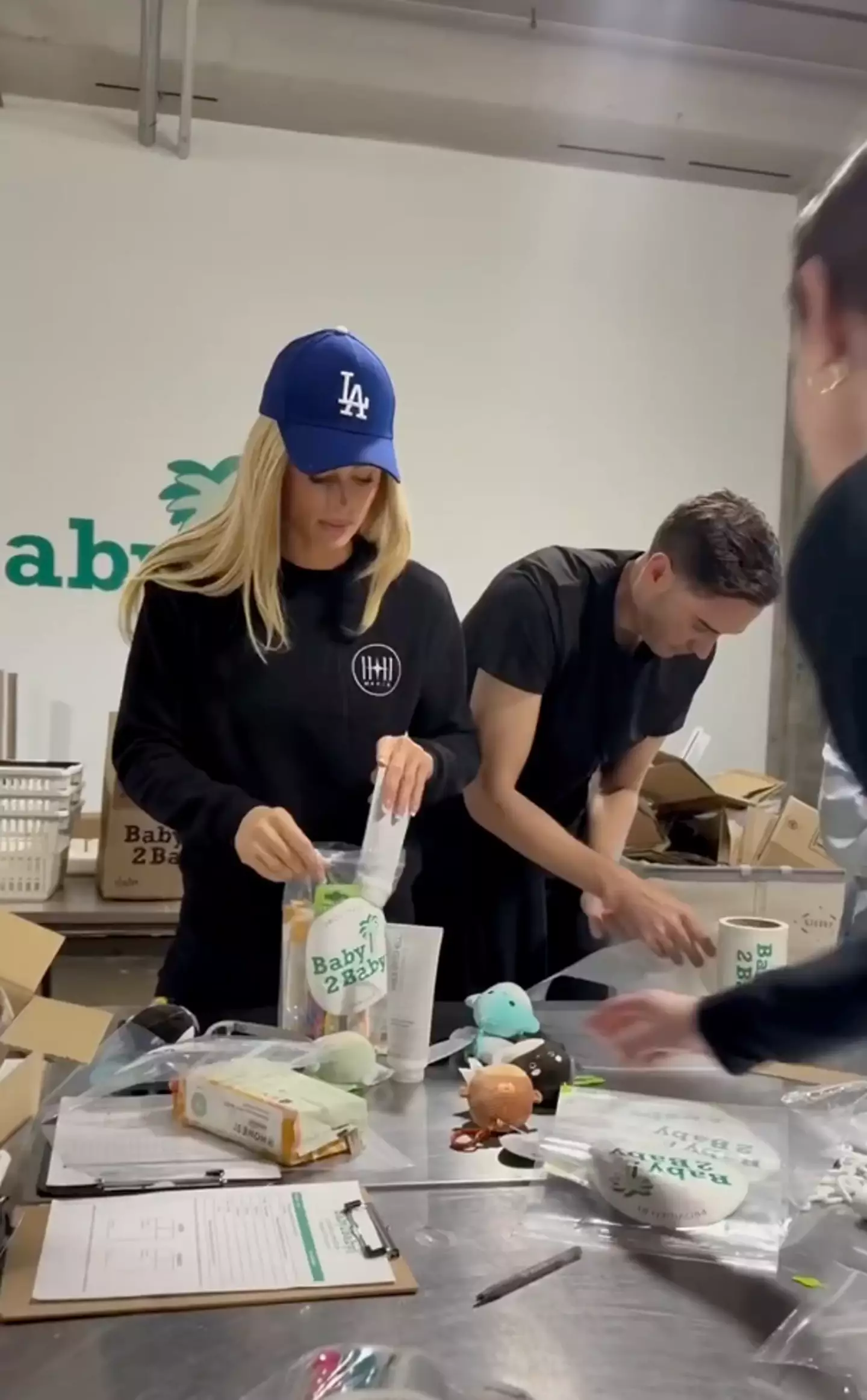 Paris Hilton has been pitching in herself to provide relief (@ParisHilton/Twitter)