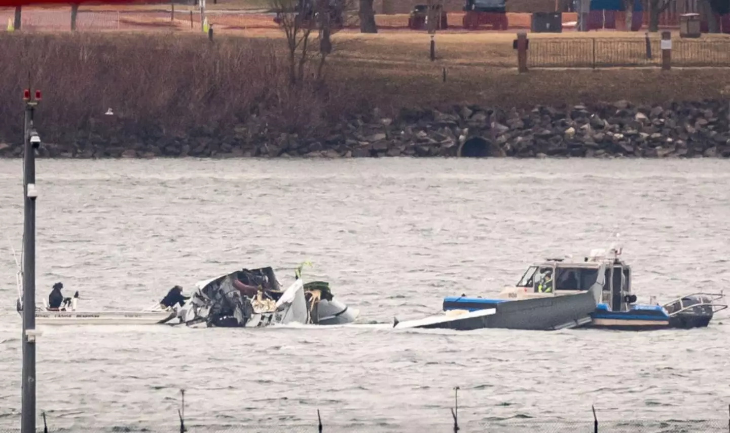 Experts are still working on salvaging the aircraft wreckage (Al Drago/Getty Images)