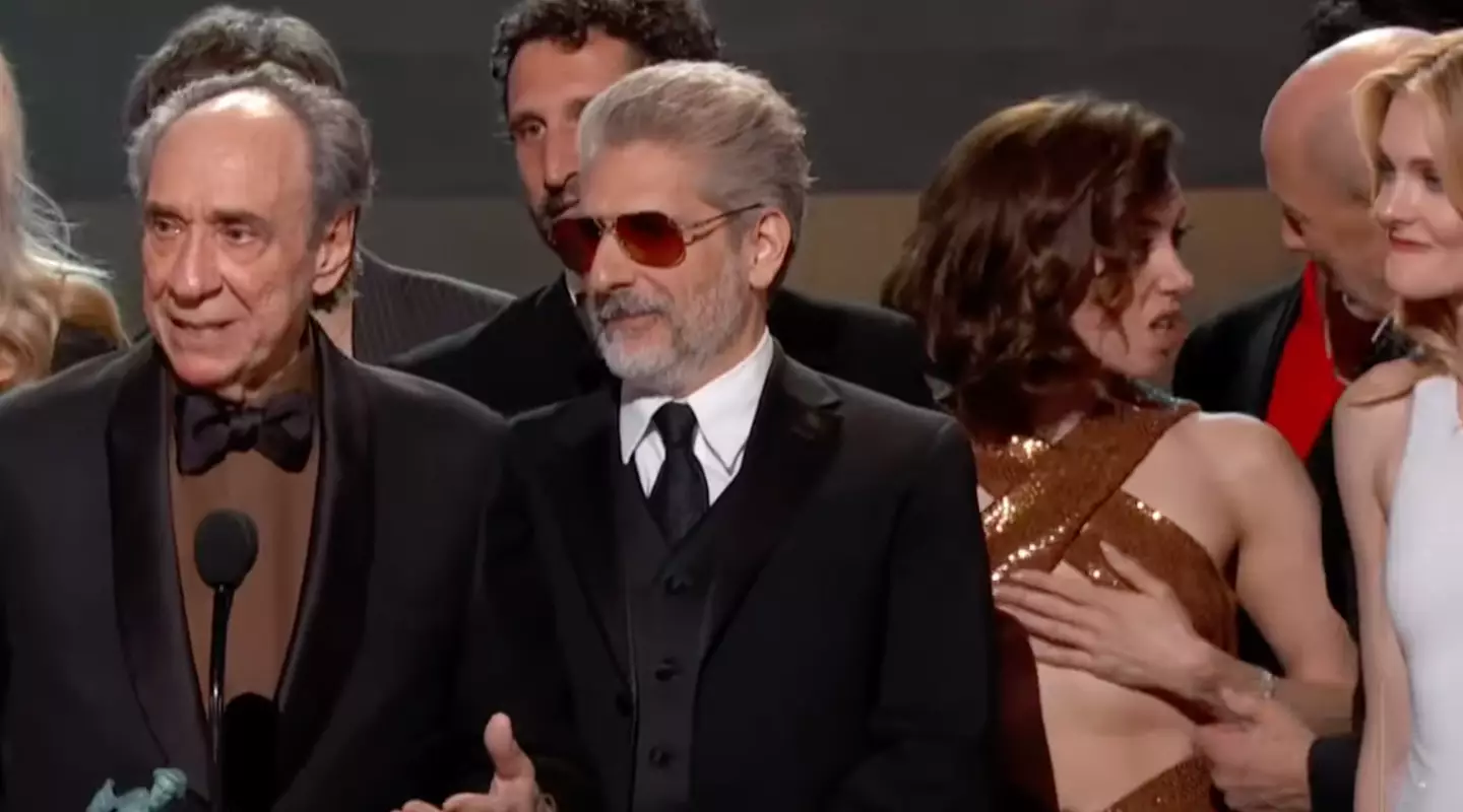 Aubrey Plaza looked less than impress during the acceptance speech.