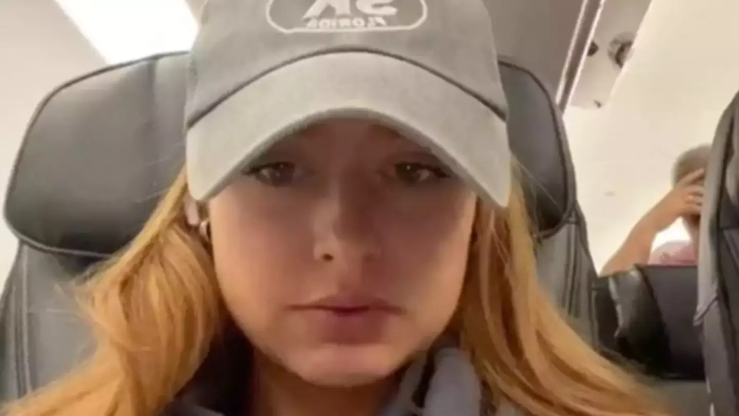 Woman sparks huge debate about ‘plane etiquette’ after questioning why people rushed to exit