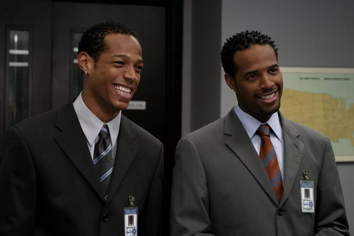 Shawn Wayans as Kevin Copeland and Marlon Wayans as Marcus Copeland in the crime comedy White Chicks.
