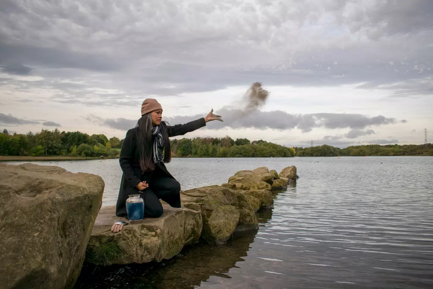 A woman scatters her loved one's ashes (Getty stock image)