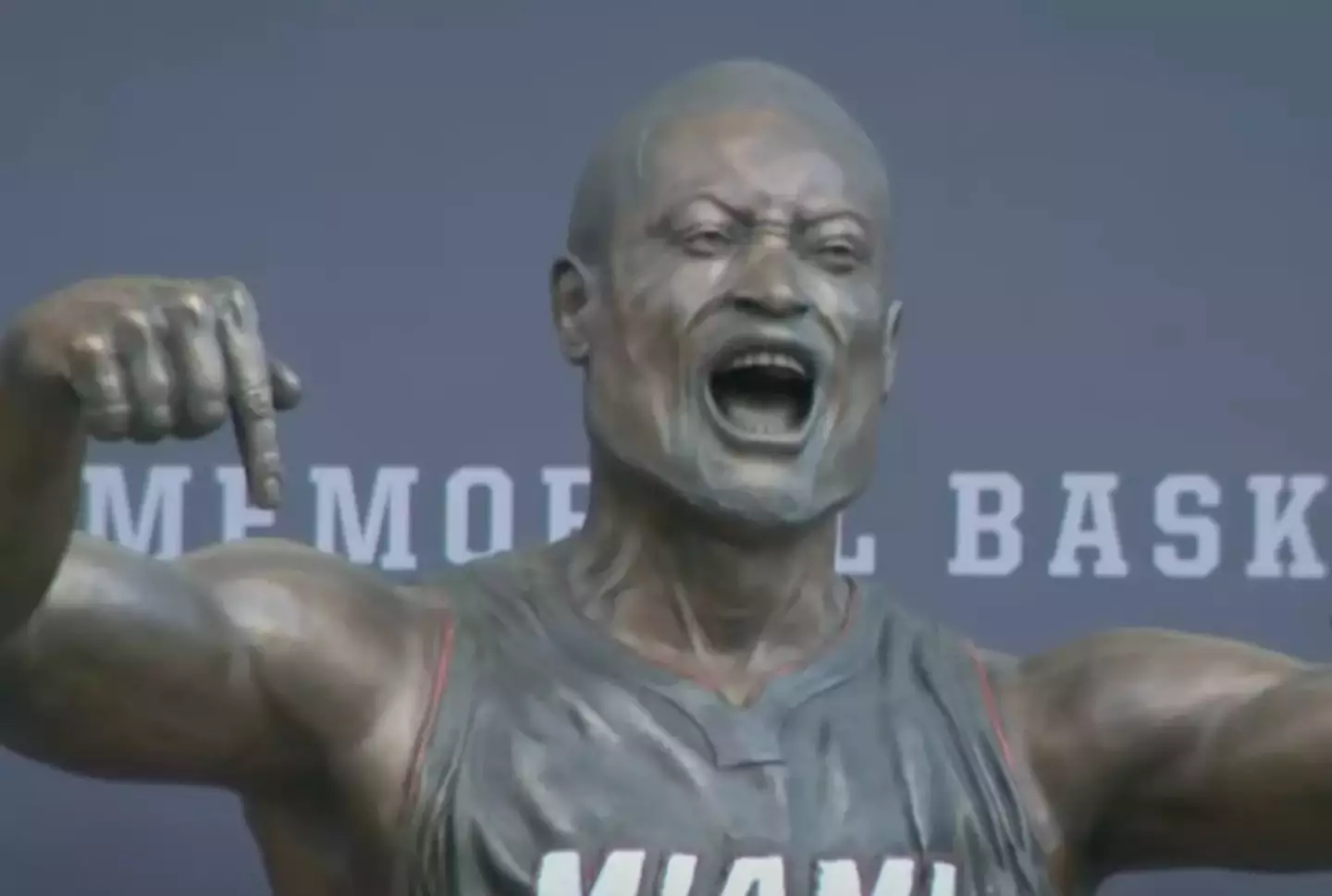 The statue of the NBA legend (CBS Miami)