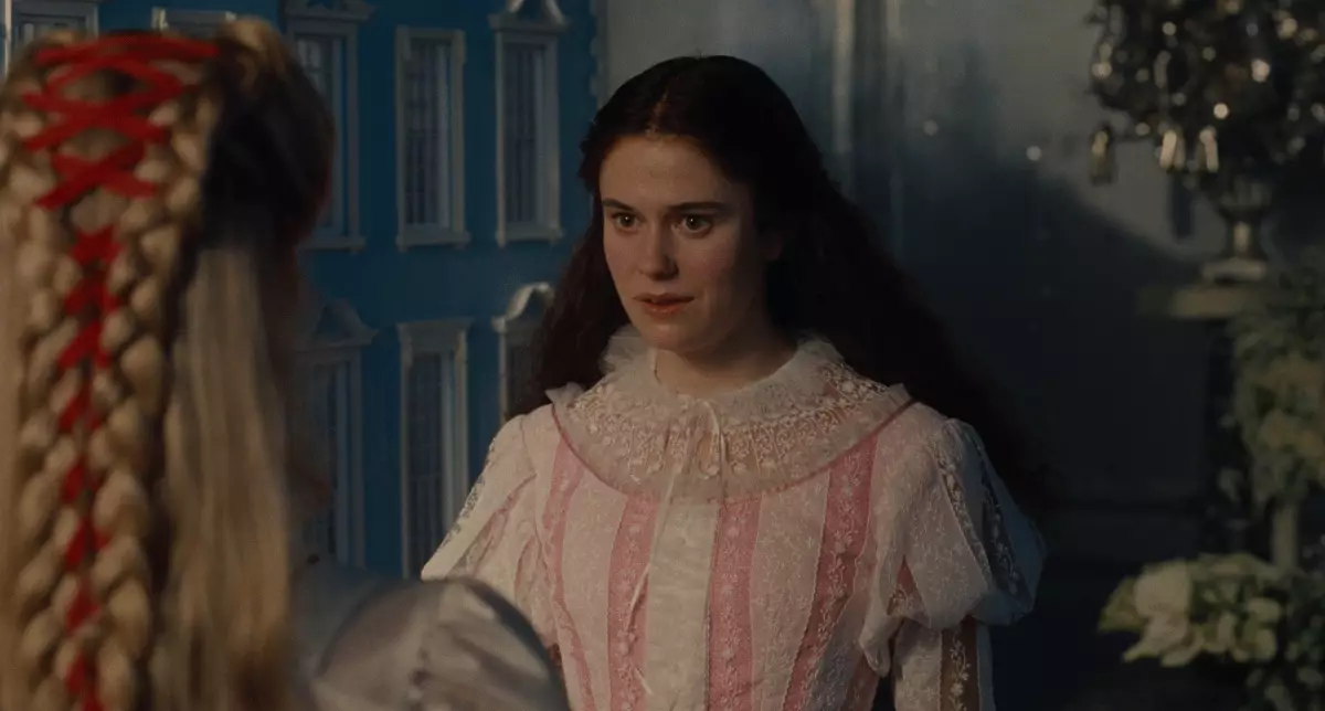 Alison Oliver plays Isabella in the new adaptation (Warner Bros.)