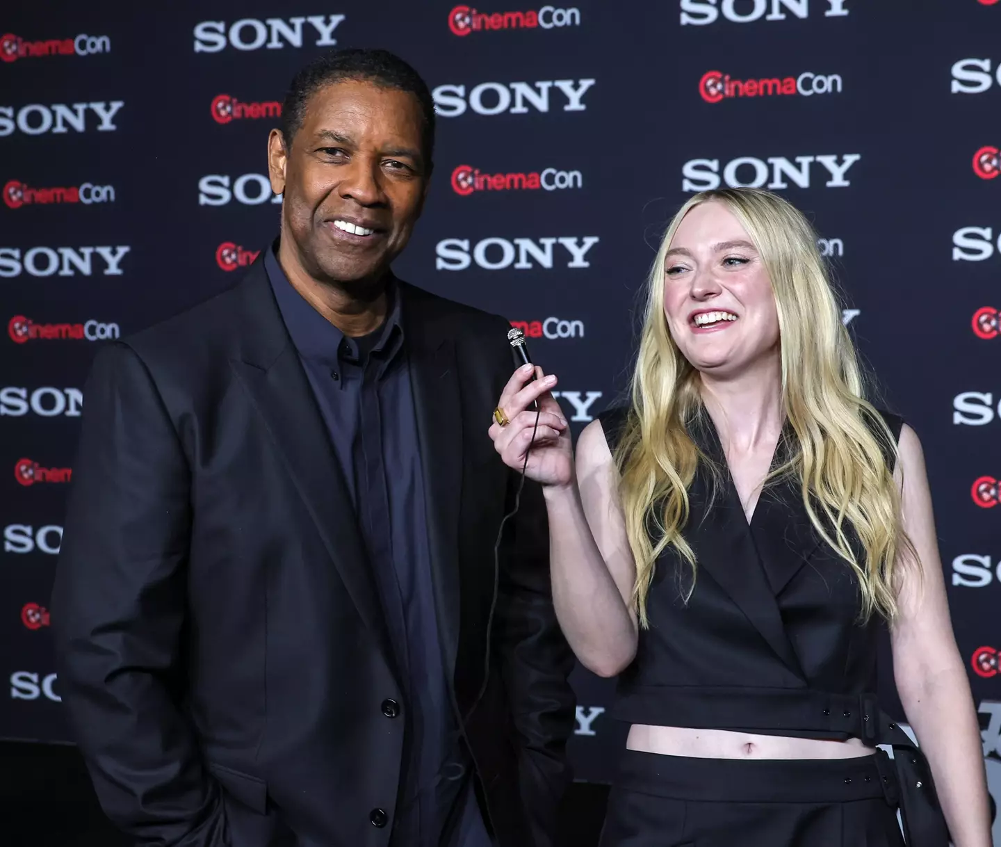 Denzel Washington and Dakota Fanning have kept in touch for 20 years.