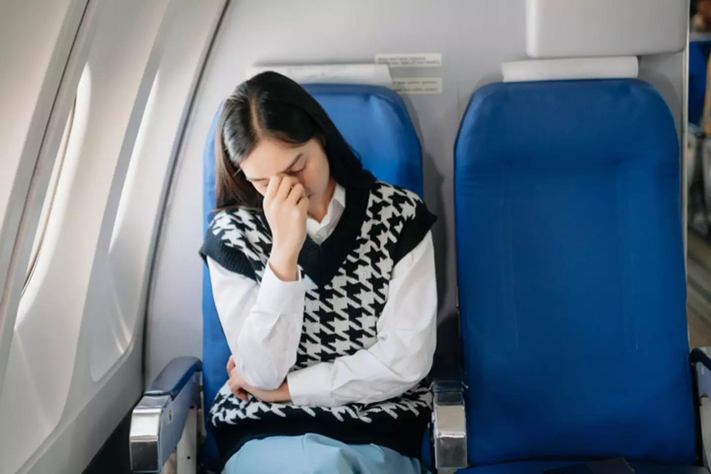 A man declined to swap seats on a plane with a grieving woman (laddawan Punna/Getty Stock)