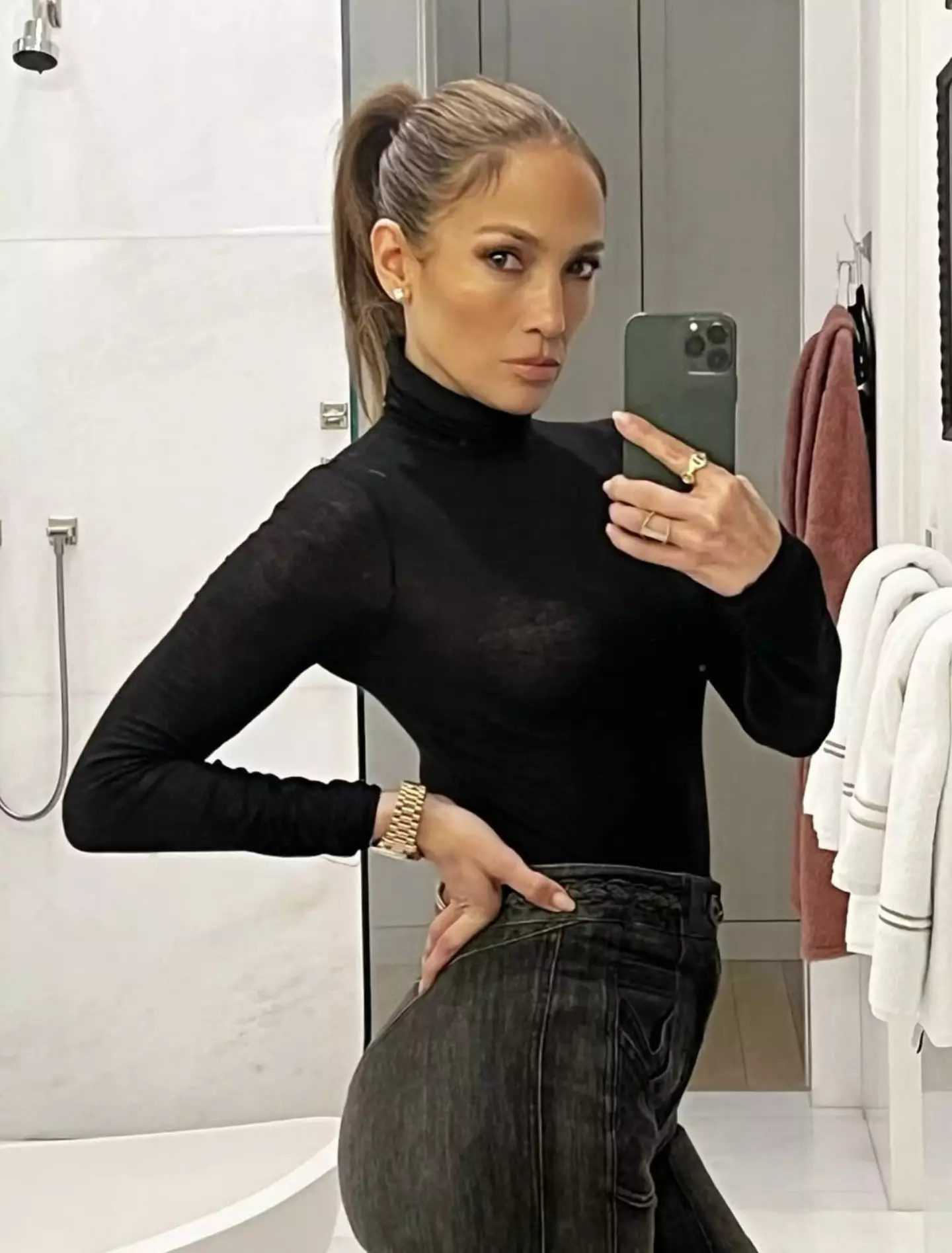 Jennifer turned the comment into a chance to praise her fans (Instagram/jlo)