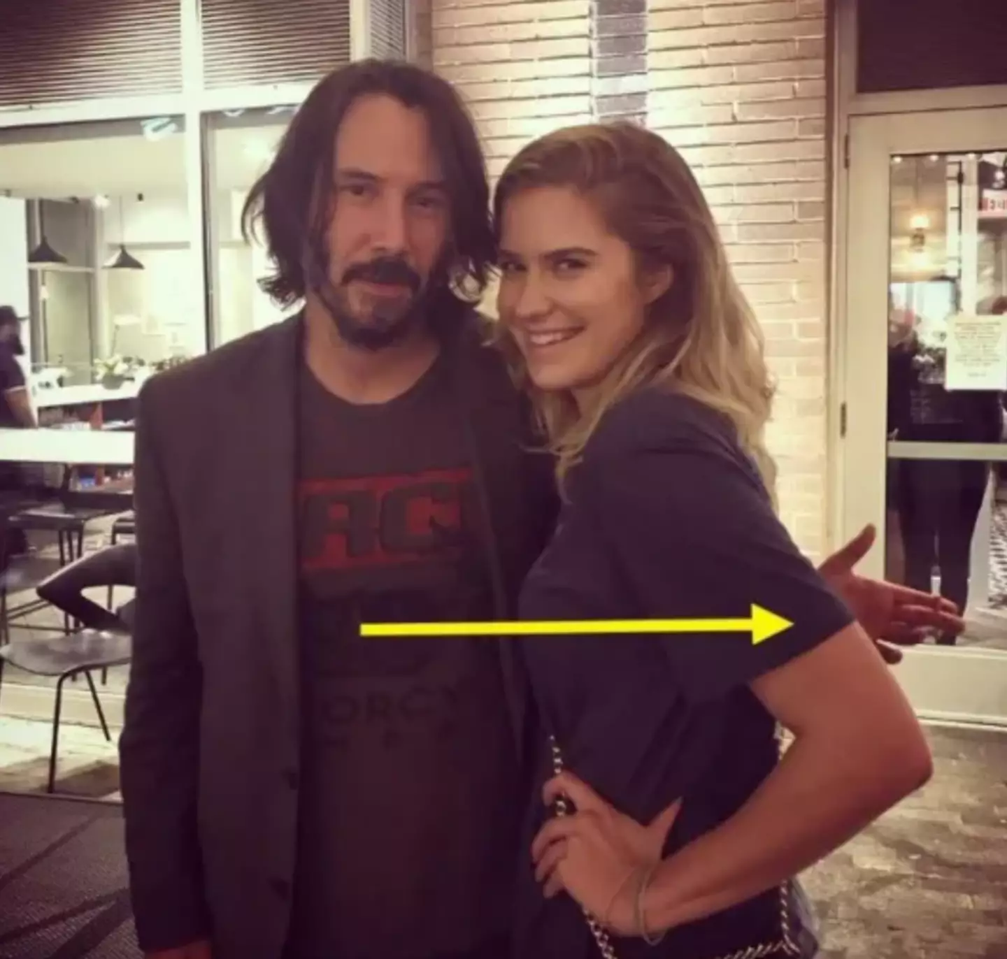 Fans have pointed out how he keeps his hands off female fans in photographs. (Twitter/@KemziLinzi)
