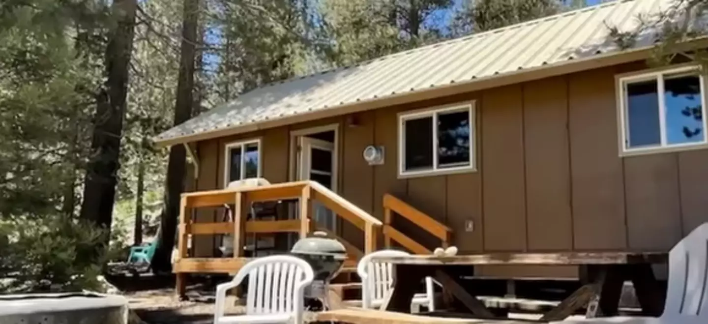 The cabin where she took shelter (Inside Edition/YouTube)