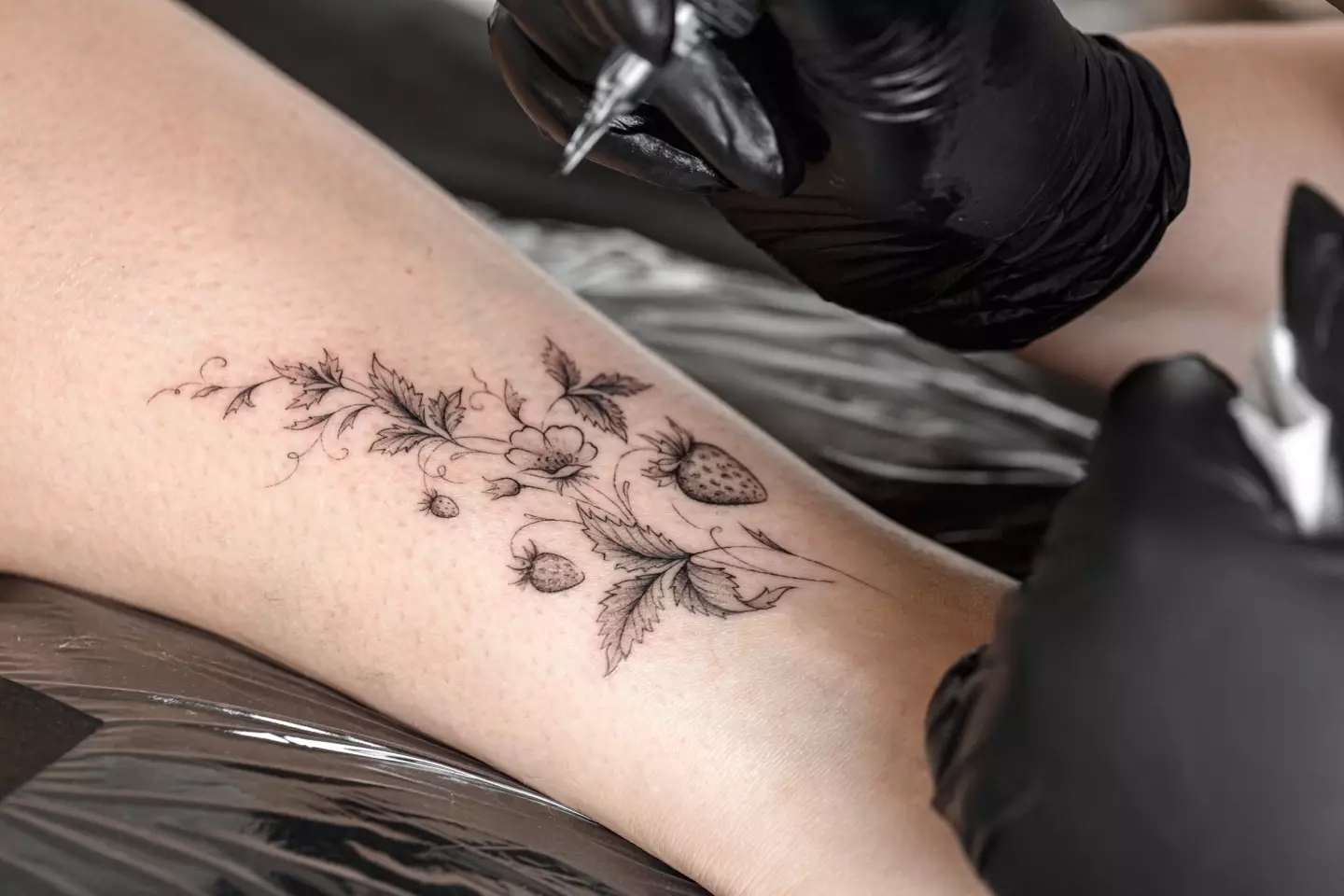 Fine line tattoos don't age well, according to the tattoo artist (Getty Stock Image)