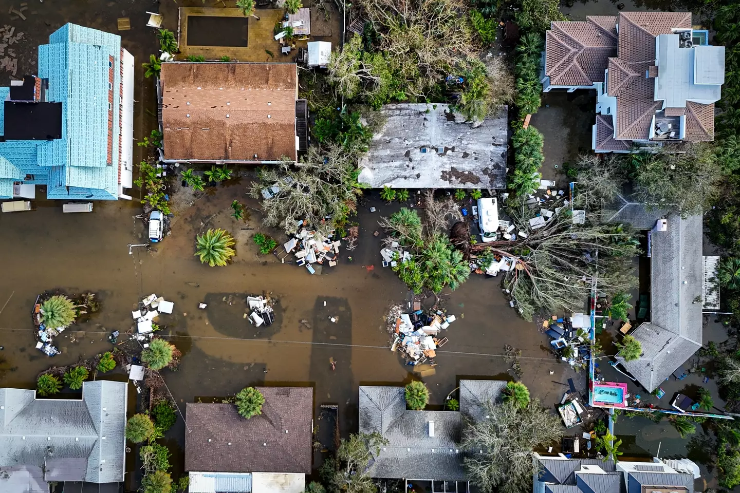 The storm made landfall in Siesta Key (EL J. RODRIGUEZ CARRILLO/AFP via Getty Images)
