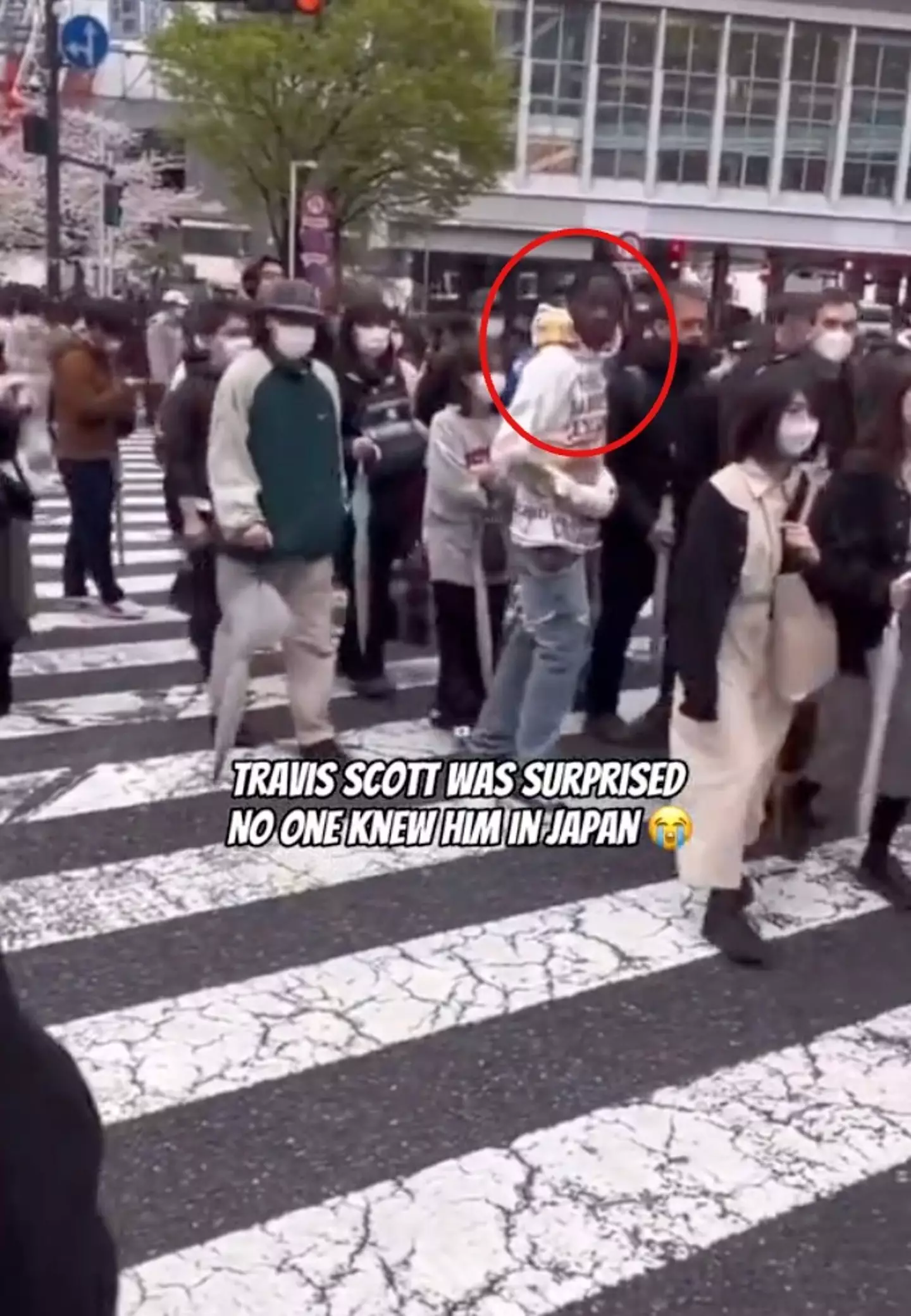 Nobody seemed to spot the famous rapper.