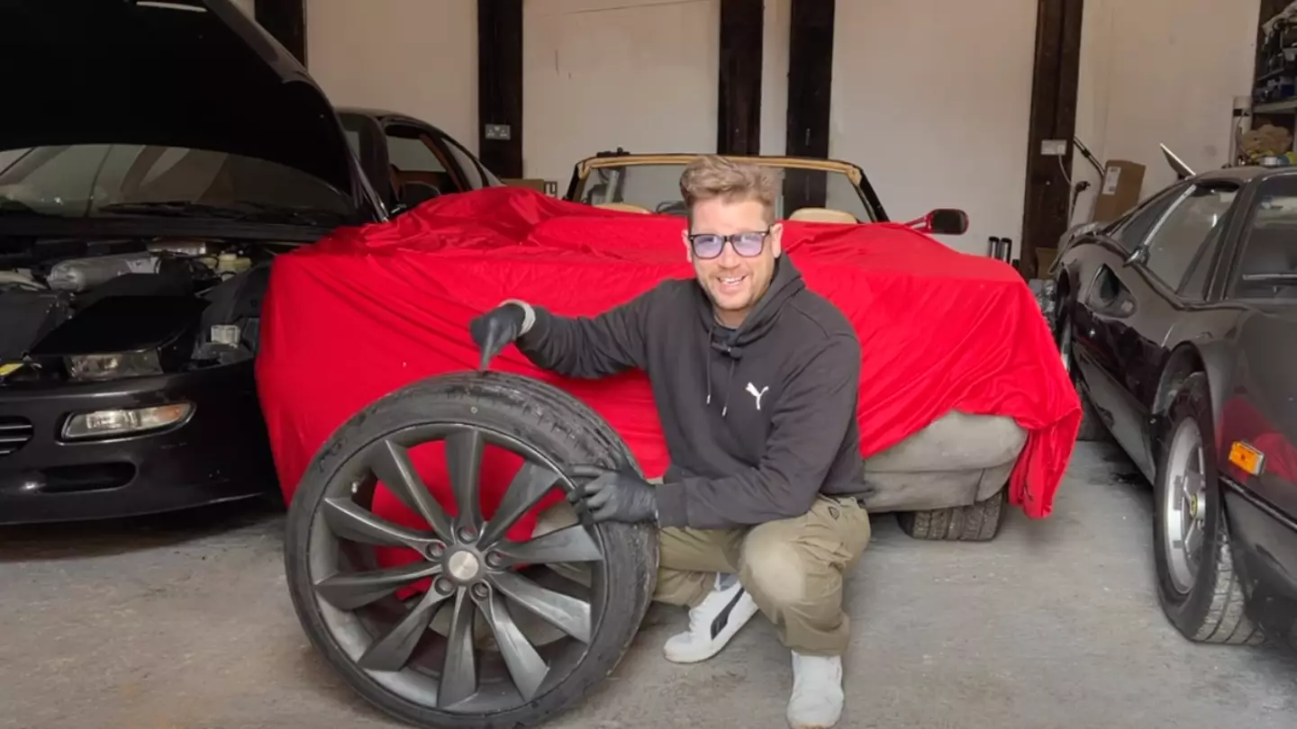 He said the wheels are 'made out of cheese' (YouTube/Ratarossa)