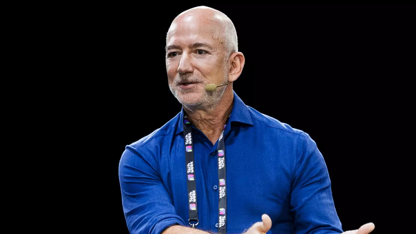 Jeff Bezos called customer service for Amazon in the middle of a meeting and it was 'uncomfortable'