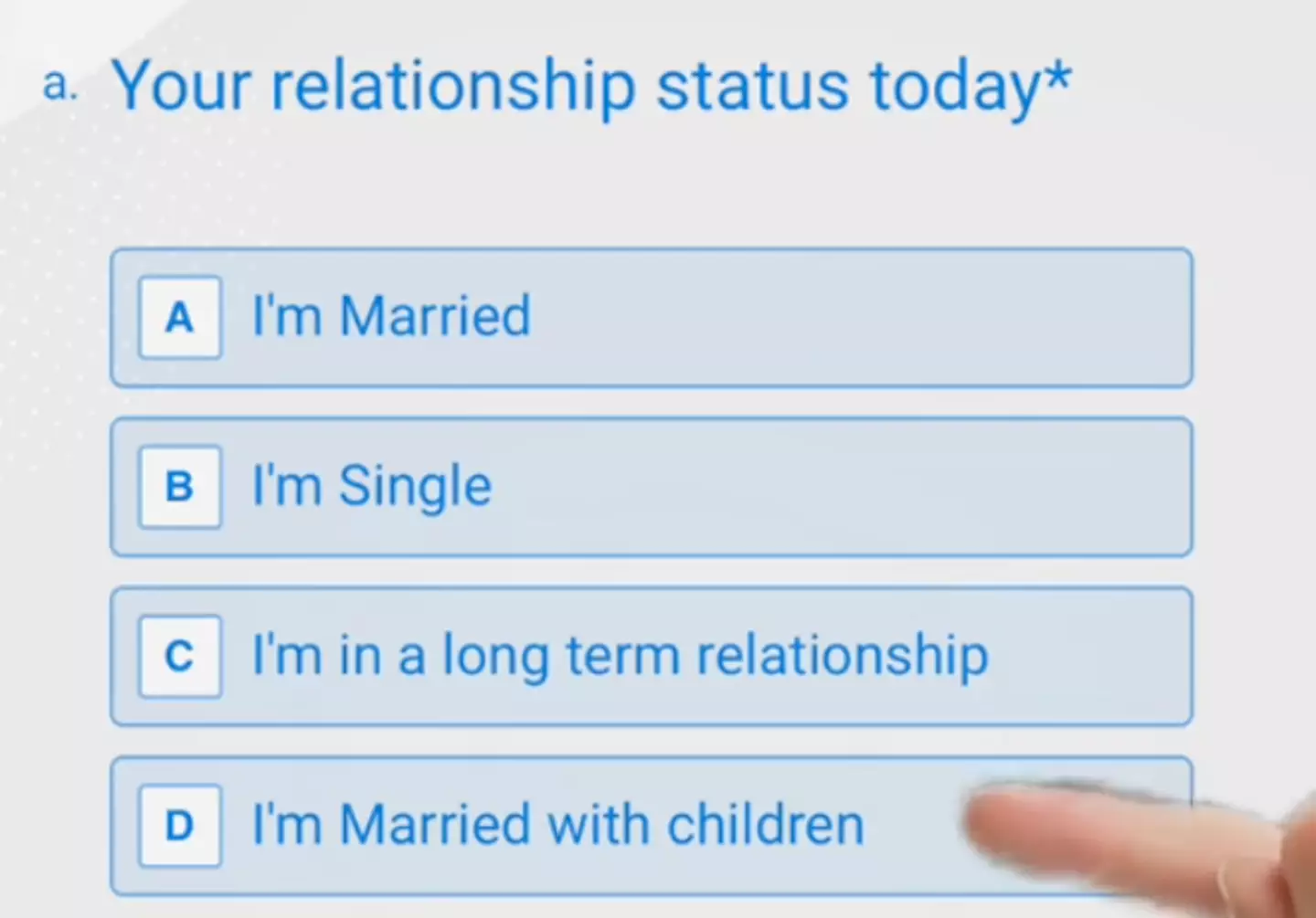 Sasha was stunned to see the question about her relationship on the application (TikTok/@sashandlady)