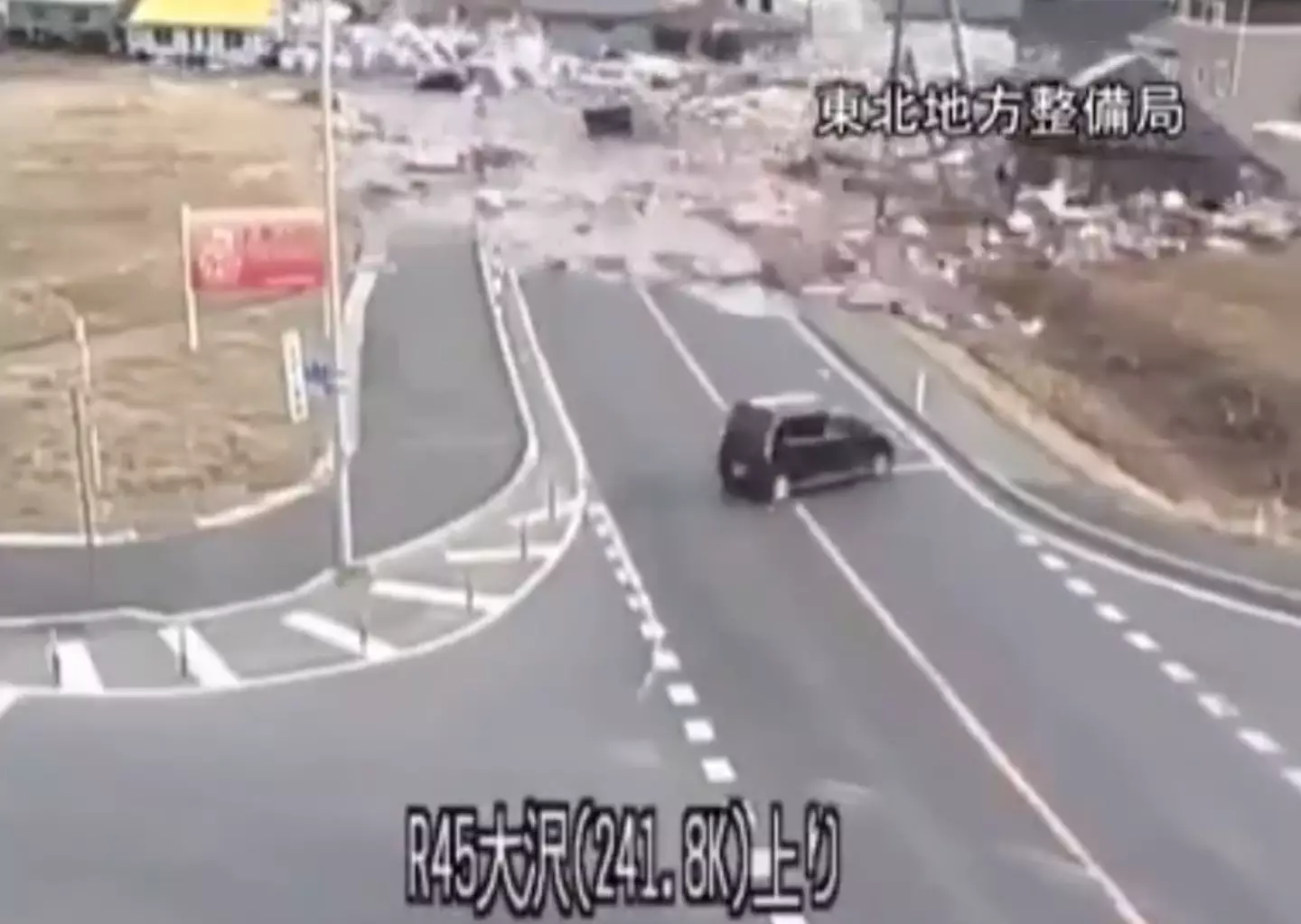 The car narrowly managed to escape from disaster.