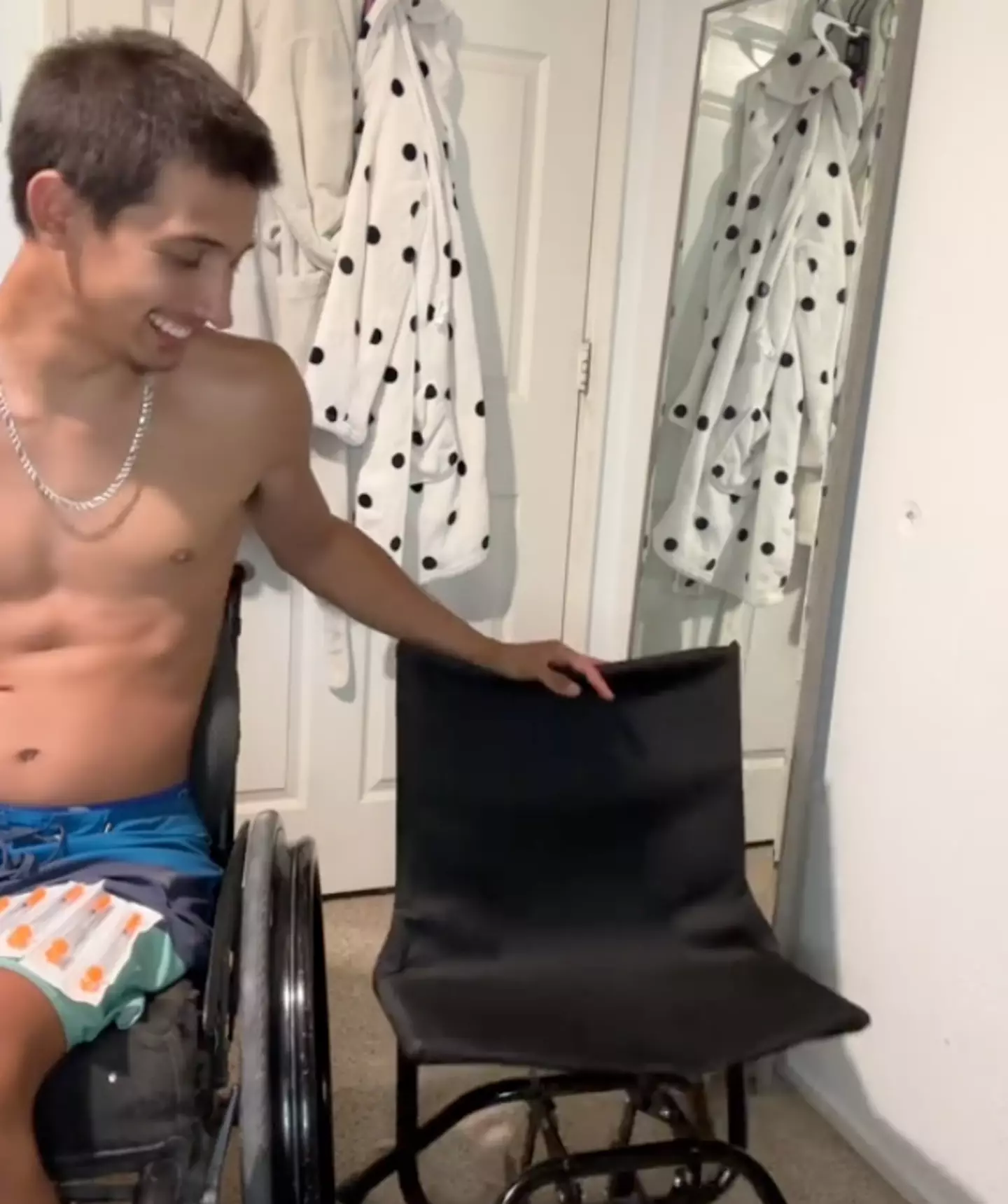 Neven admitted he wasn't going to show off the chair (TikTok/@ambercogbill03)