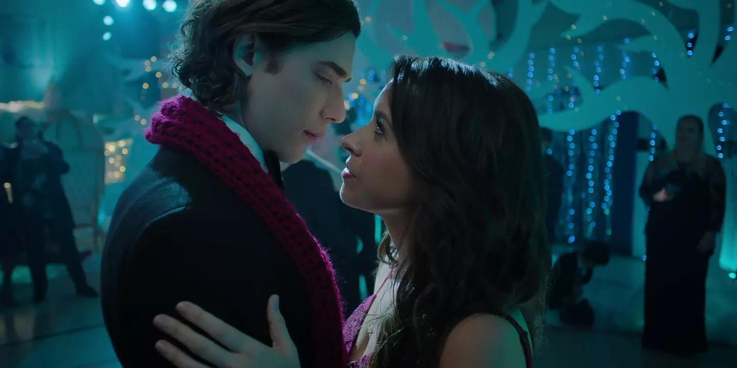 Lacey Chabert and Dustin Milligan star in Hot Frosty (Netflix)