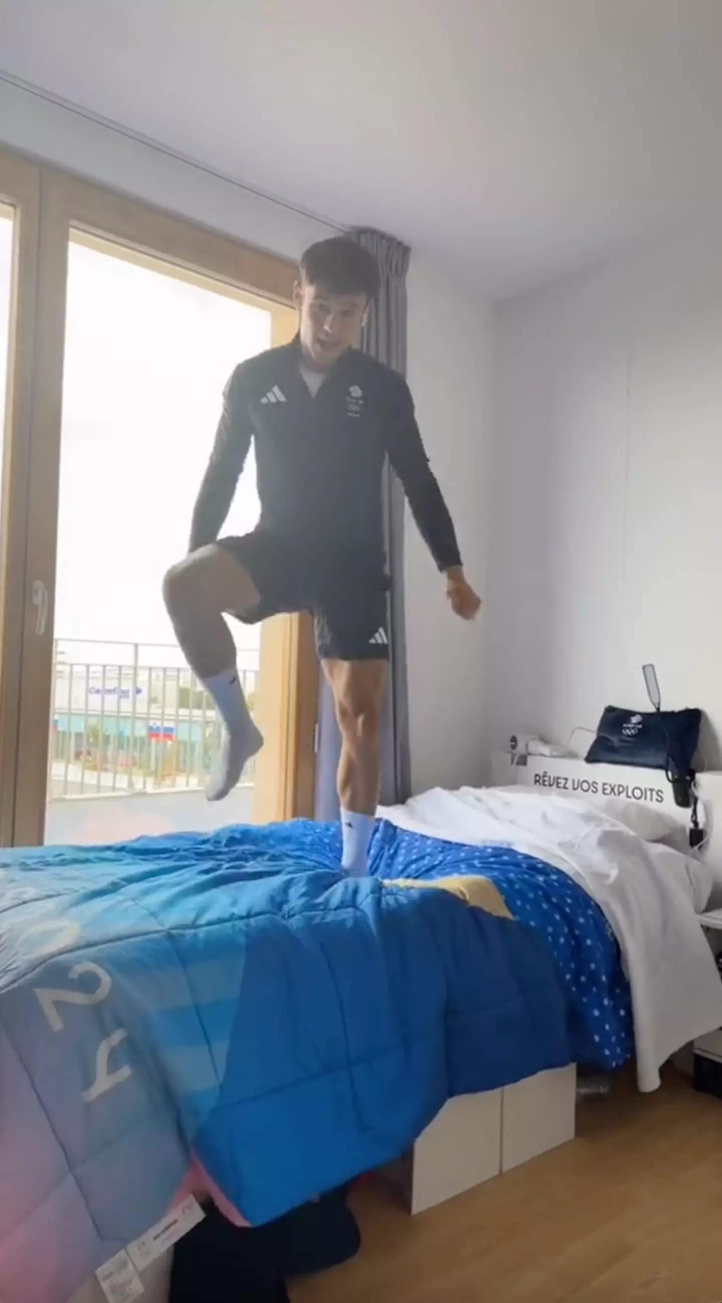 Daley's experiment proved the beds were sturdy (TikTok/ @tomdaley)