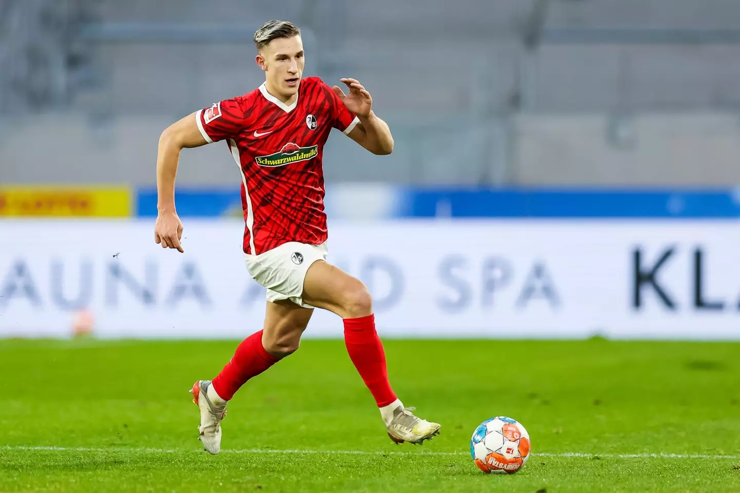 Freiburg have reportedly reduced their asking price for Schlotterbeck (Image: Alamy)
