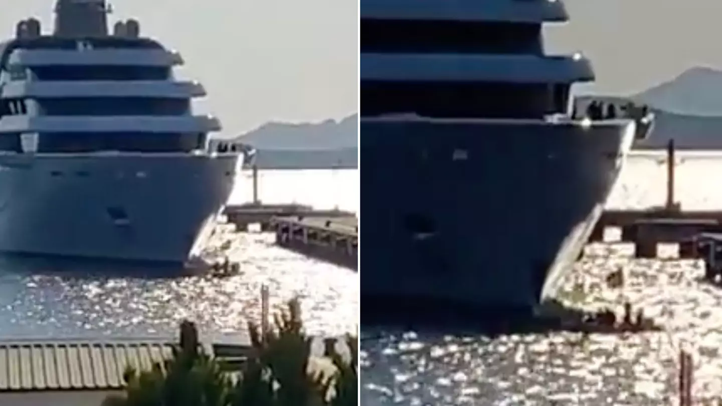 Ukrainian Protesters In Tiny Dinghy Attempt To Stop Roman Abramovich's Superyacht From Docking In Turkey
