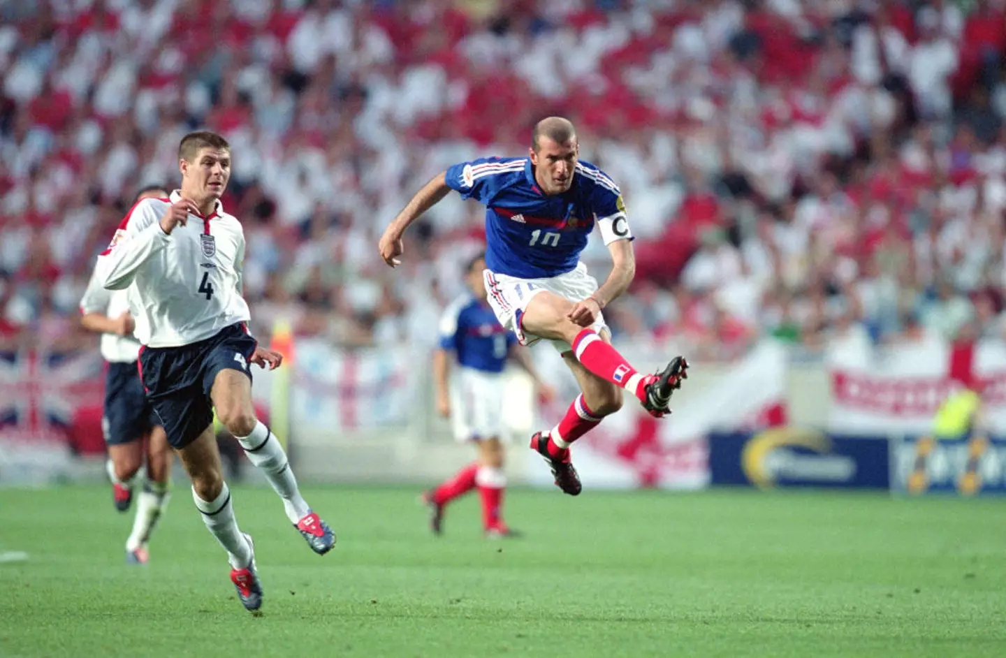 Zinedine Zidane and Steven Gerrard were both top midfielders (Credit:Getty)