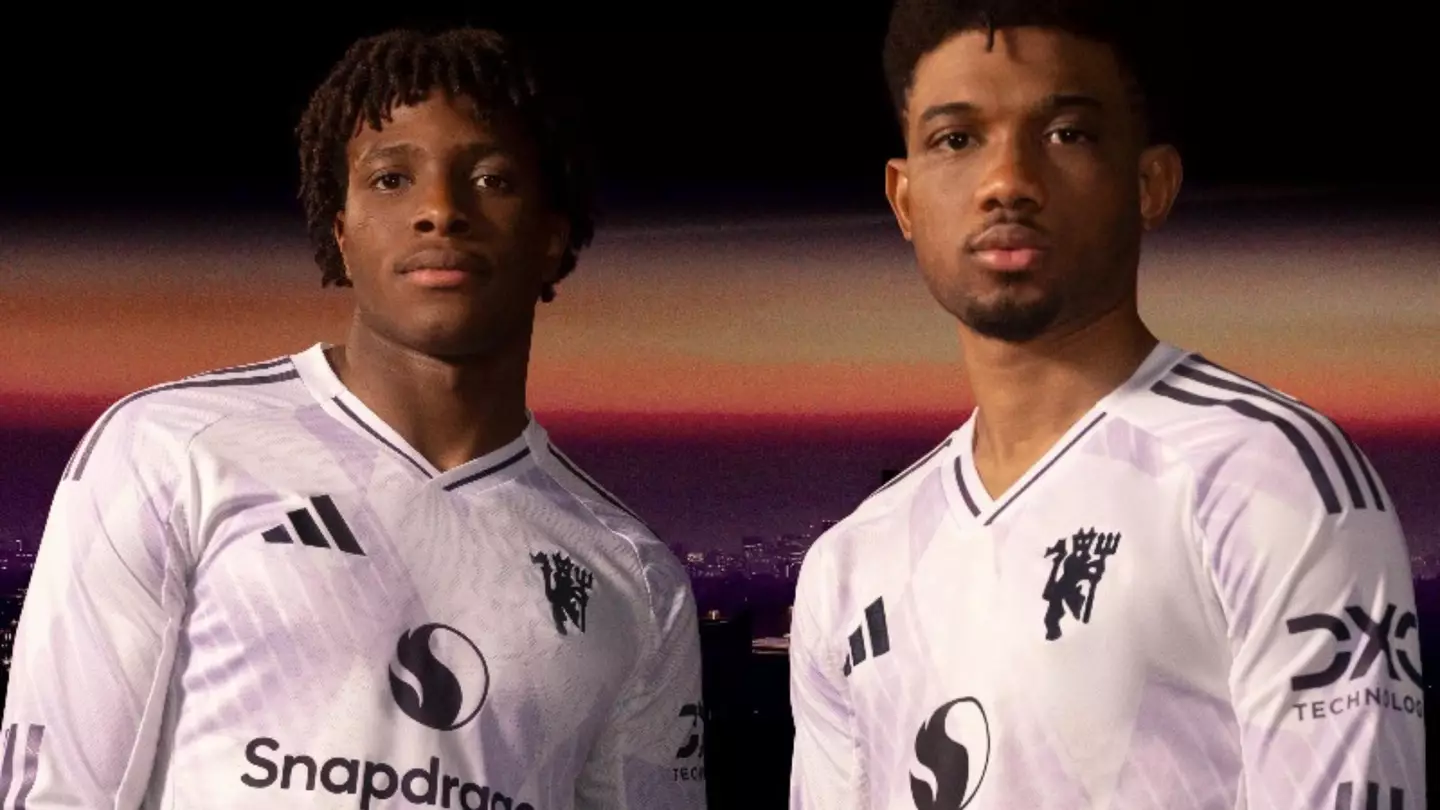 Man Utd drop huge transfer hint on five players as revealing detail spotted on club website