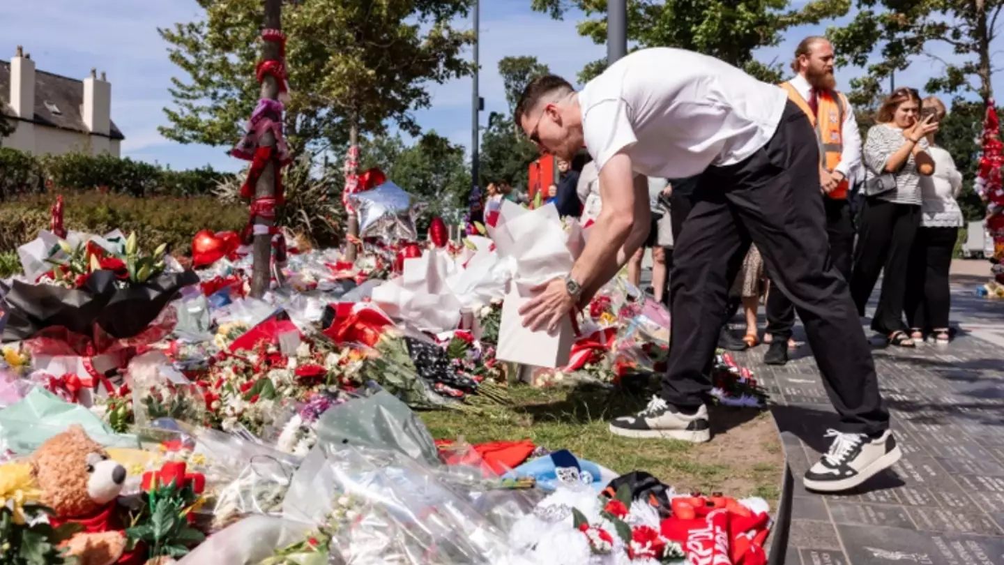 Andy Robertson wrote heartbreaking message to Diogo Jota in note left at Anfield after his tragic death
