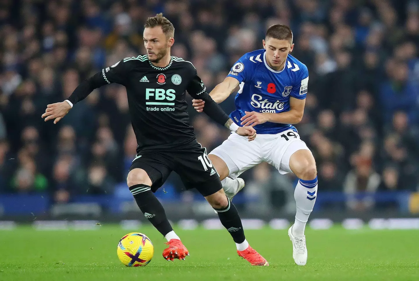 Maddison battling Everton defender Vitaliy Mykolenko. (Image