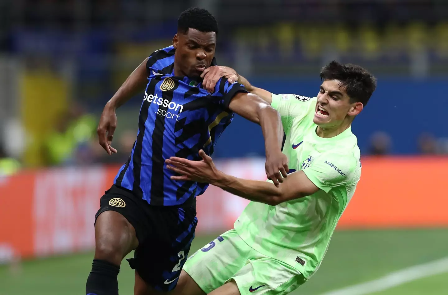 Dumfries could battle Gerard Martin for a left-back spot at Barcelona next season. (Image: Getty)