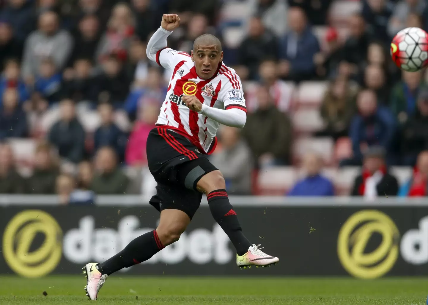 Wahbi Khazri in action for Sunderland (