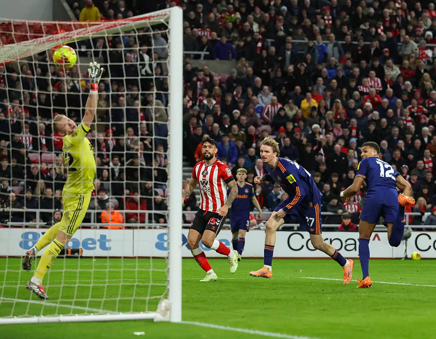 Woltemade's stunning own goal led to Newcastle losing the match 1-0. (Image: Lee Parker - CameraSport via Getty Images)