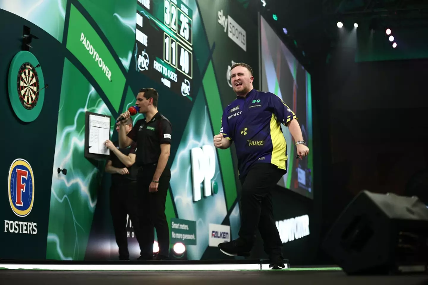Darts players often look to the left of the oche during competition (Credit:Getty)