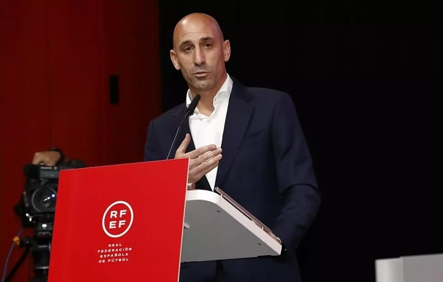 Luis Rubiales and the RFEF have threatened legal action