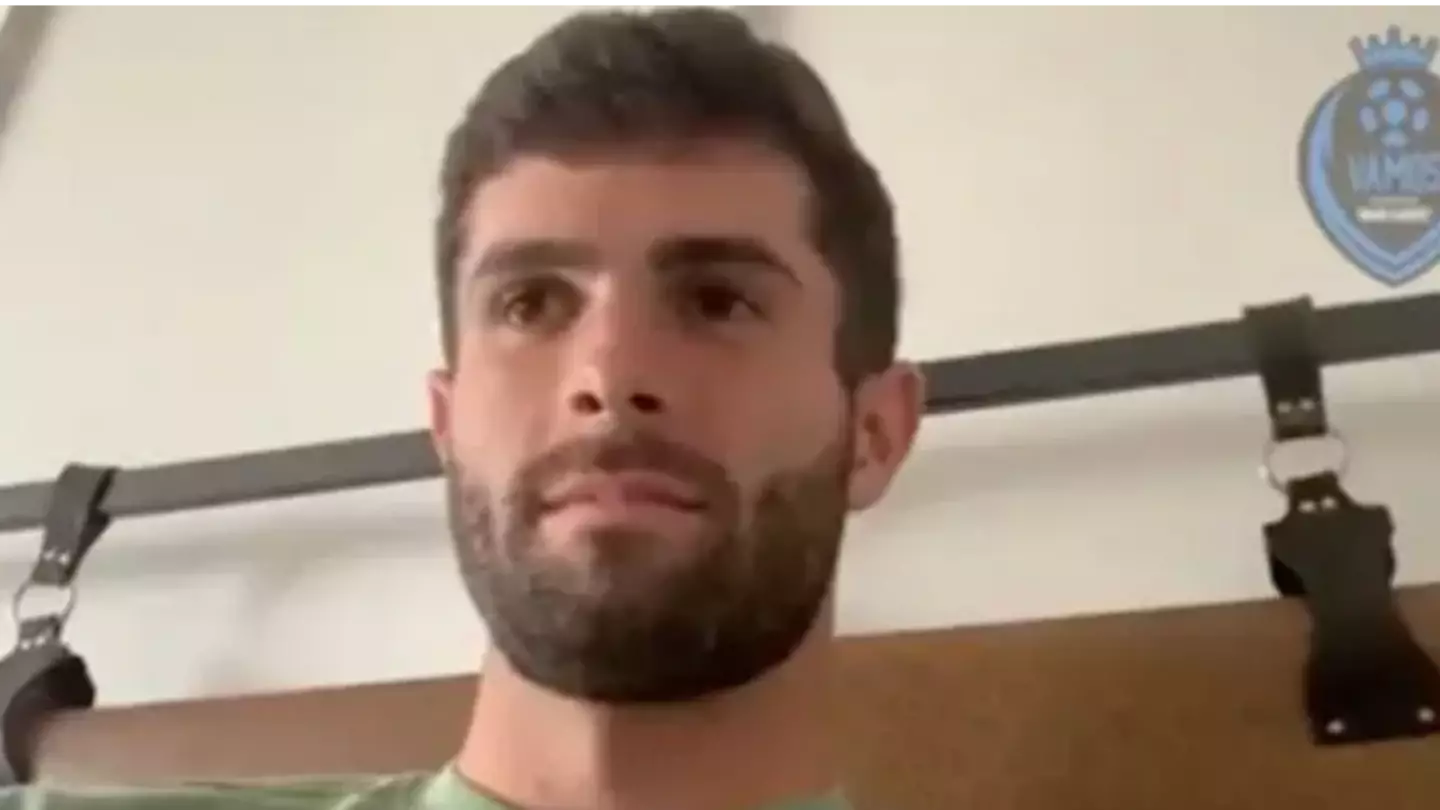 Christian Pulisic's bed has left Chelsea fans baffled after they spot tiny detail
